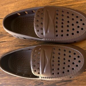 NWOT. Brown Kids Floafers. Size 10